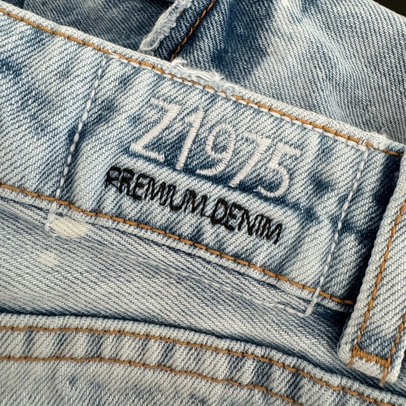 Zara 1975 Denim Distressed Shorts - Picture 4 of 4